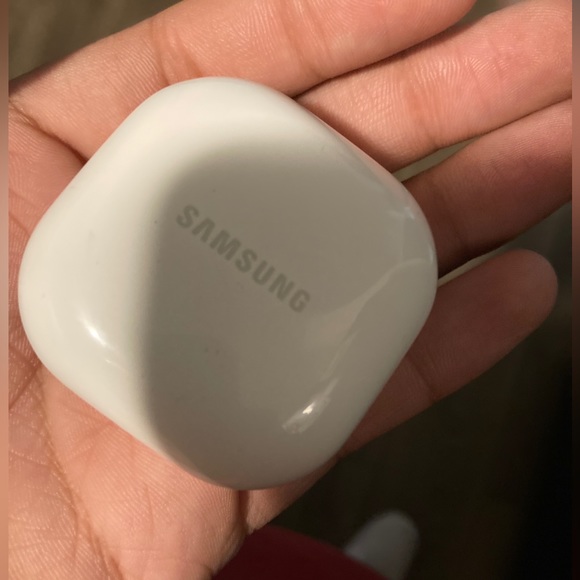 Samsung ear buds Left earRight ear used re-cleaned only user at least 3 times